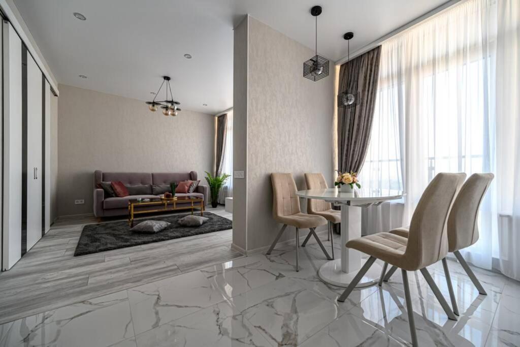 Jeanne apartments 2BDR Odessa Extérieur photo